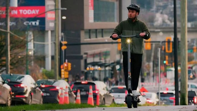Skuter listrik telah menjadi solusi mobilitas populer di kota-kota padat. (Foto: Istimewa via Carscoop) 