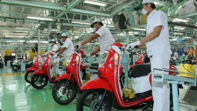 Ilustrasi. Perakitan sepeda motor Honda di Indonesia. (Foto: Dok AHM)