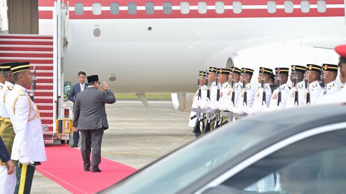 Usai mengikuti rangkaian Konferensi Tingkat Tinggi (KTT) ke-46 ASEAN, Presiden Prabowo Subianto bertolak kembali ke Tanah Air, pada Selasa, 27 Mei 2025.