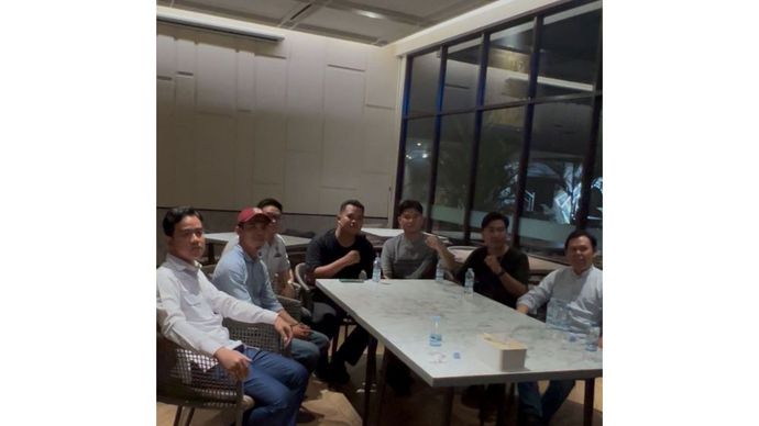Wakil Presiden (Wapres) Gibran Rakabuming Raka menerima langsung aspirasi masyarakat Bengkulu yang disampaikan melalui perwakilan pemuda dan mahasiswa, terkait permasalahan-permasalahan yang ada di Provinsi Bengkulu, dimana salah satunya soal kelangkaan Bahan Bakar Minyak (BBM), Selasa malam (27/05/2025).