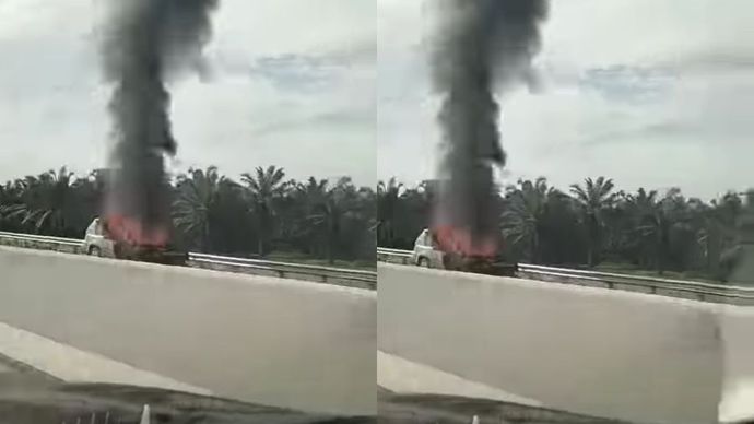 Mobil Terbakar di Ruas Jalan Tol Medan