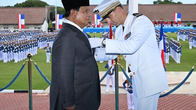 Presiden Macron Anugerahkan Grand Croix de la L&eacute;gion d&rsquo;Honneur kepada Presiden Prabowo