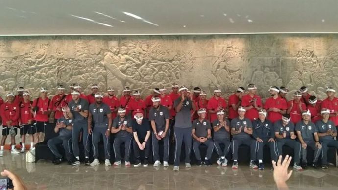 Setelah menyelesaikan pemusatan latihan di Denpasar, Bali, Minggu, 1 Juni 2025,&nbsp;&nbsp;28 pemain Tim Nasional Indonesia berfoto bersama tim pelatih.