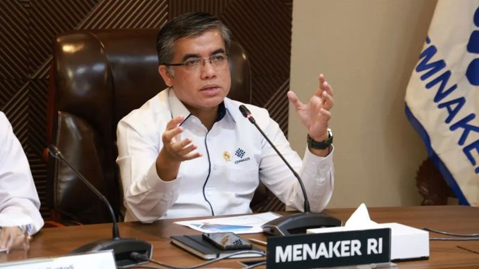 Selasa, 3 Juni 2025, Menaker Yassierli memberikan arahan dalam Rapat Koordinasi Teknis (Rakortek) dengan hybrid di Kantor Kemnaker RI Jakarta.