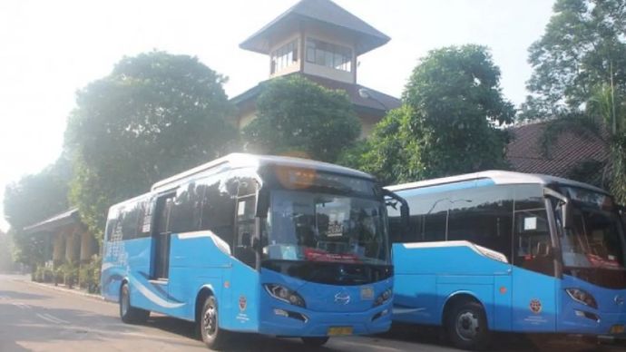 Bus Transjakarta Koridor 13 Mampang-Ciledug yang nantinya akn terhubung dengan BRT Trans Tangerang Ayo (Tayo) Koridor 3 CBD - Ciledug-Tangcity Mall.