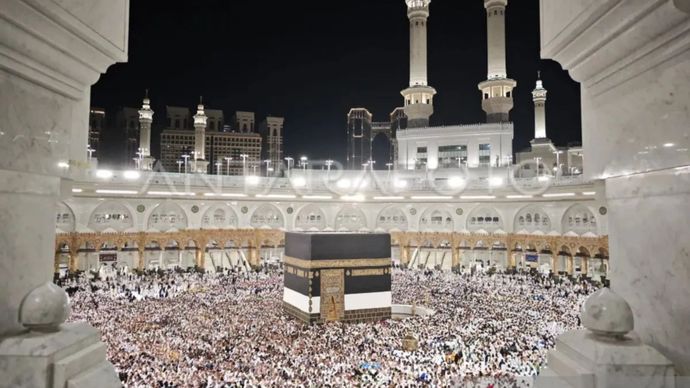 Pada Jumat, 30 Mei 2025. Jamaah haji dari berbagai negara melakukan Tawaf di Masjidil Haram di Makkah, Arab Saudi.