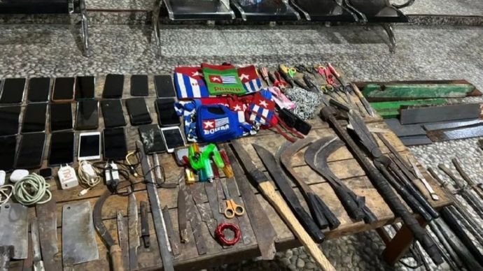 Barang bukti berupa senjata tajam yang diamankan dari Lapas Nabire.