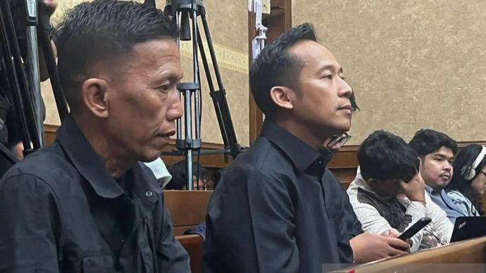 Kamis, 5 Juni 2025, Denny Cagur, anggota DPR dari PDI Perjuangan, hadir menyaksikan sidang kasus Hasto Kristiyanto di Pengadilan Tipikor Jakarta.