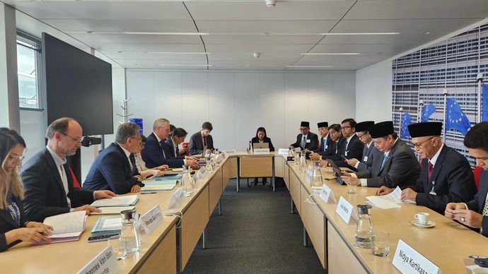 Menteri Koordinator Bidang Perekonomian Airlangga Hartarto melakukan pertemuan bilateral dengan European Union Commissioner for Trade and Economic Security Maro&scaron; &Scaron;efčovič, pada Jumat (6/06) di Berlaymont Building, Brussels, Belgia.