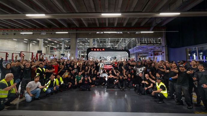 Tesla umumkan pencapaian besar baru dengan produksi 8 juta mobil. (Foto: Istimewa via Teslarati)
