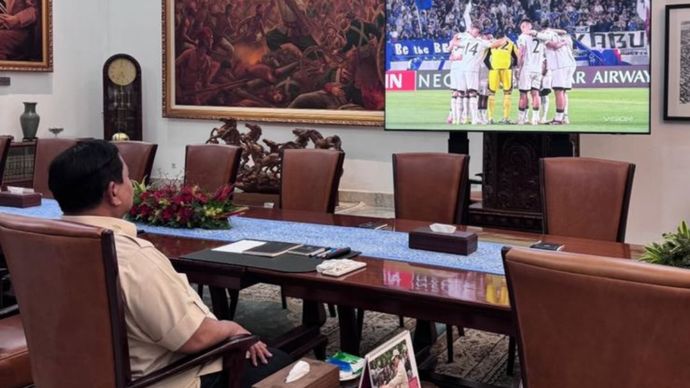 Presiden Prabowo Saksikan Laga Timnas Indonesia Vs Jepanh dari Ruang Kerja Istana