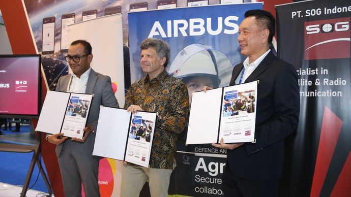 Penandatanganan MoU Airbus, Indosat dan SOG Indonesia. 