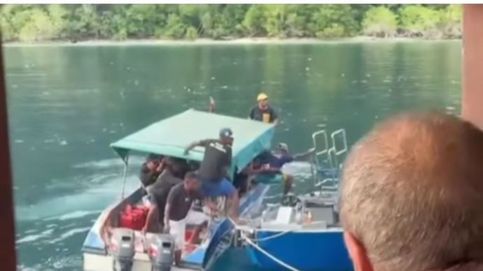 Masyarakat Adat di Pulau Wayag