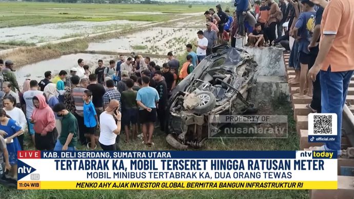 Minibus Tertabrak Kereta di Deli Serdang