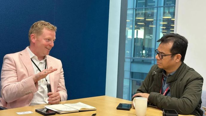 Pertemuan antara Wamenkomdigi (Nezar Patria) dengan Director for Government and Regulatory Affairs IBM Inggris (Blake Bower). 