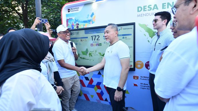 VP CSR Pertamina Persero Rudi Arifianto   Melakukan pemaparan secara singkat Program CSR Pertamina kepada Menteri Koordinator Bidang Pangan Indonesia Zulkifli Hasan diacara Hari Susu Nusantara bertema &ldquo;Susu untuk negeri : Segelas Susu untuk Indonesia yang lebih sehat