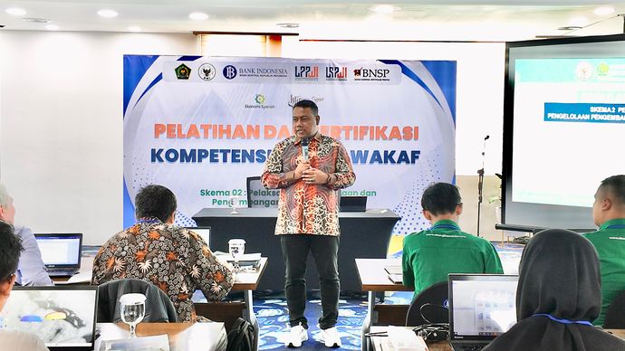 Dalam sesi tersebut, Muhibuddin menekankan bahwa penguatan kompetensi dan legalitas para nazir menjadi hal yang sangat krusial di tengah tantangan pengelolaan wakaf yang semakin kompleks. Sertifikasi, menurutnya, bukan sekadar formalitas administratif, melainkan bentuk konkret dari penjaminan mutu tata kelola aset wakaf.
