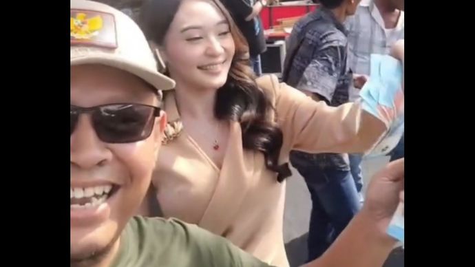 Kades di Kabupaten Tegal sawer biduan. 