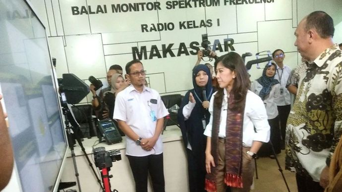 Senin, 16 Mei 2025 Menkomdigi Meutya Hafid melakukan pemantau dan pengawasan proses siaran di Balai Monitoring Spektrum (Balmon) Makassar, Sulawesi Selatan. 