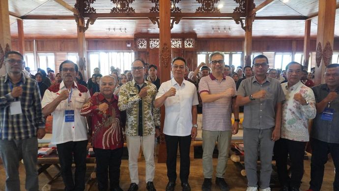 DPR RI bersama mitra kerja Badan Gizi Nasional menggelar sosialisasi program Makan Bergizi Gratis (MBG) di Sopo Namora, Padangsidempuan Sabtu, 14 Juni 2025.