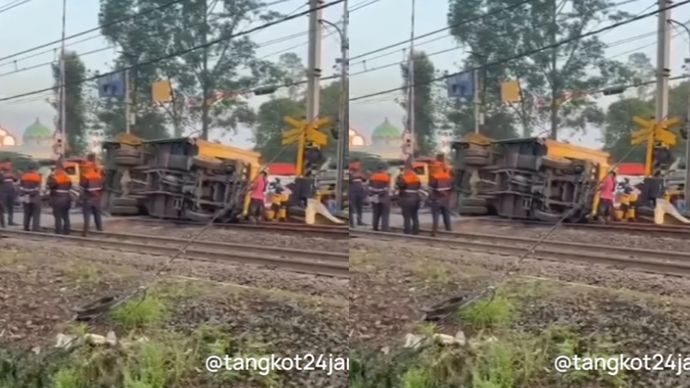 Kereta Rel Listrik (KRL) dengan nomor KA 1907 relasi Tangerang-Duri menabrak truk boks di lintasan antara Stasiun Tangerang dan Batu Ceper pada Jumat 20 Juni 2025 pagi. Proses evakuasi tengah dilakukan petugas.