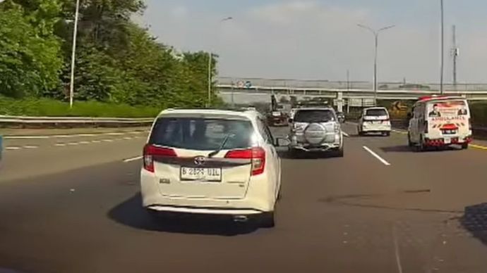 Dicari Toyota Calya Putih