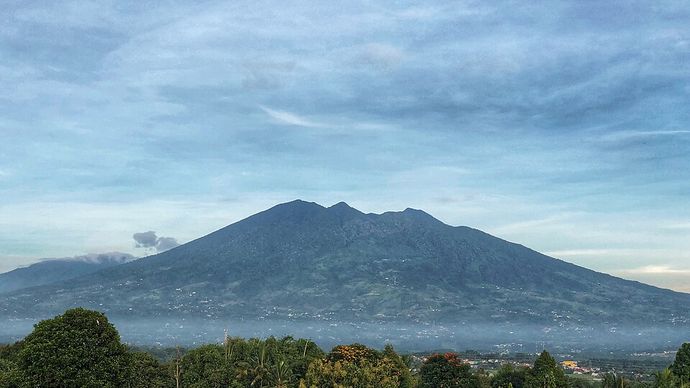 Gunung Salak. 