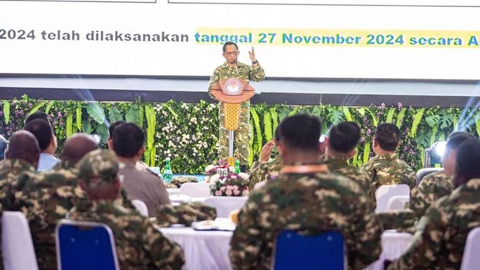 Di kampus IPDN Jatinangor, Sumedang, Jawa Barat, Senin, 23 Juni, Menteri Dalam Negeri Tito Karnavian memberikan instruksi saat pembukaan Retret Kepala Daerah gelombang kedua. Menteri Dalam Negeri menyatakan bahwa pelaksanaan retret tersebut akan memperkuat nilai-nilai persatuan negara dan bangsa, yang dimulai dari kepala daerah sebagai pemimpin di daerah mereka sendiri.