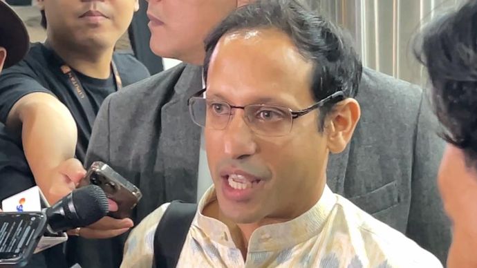 Nadiem Makarim usai diperiksa Kejagung. 