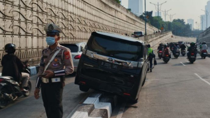 Kecelakaan di Underpass Mampang 
