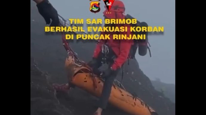 Jenazah Juliana Marins berhasil dievakuasi dari Gunung Rinjani. 