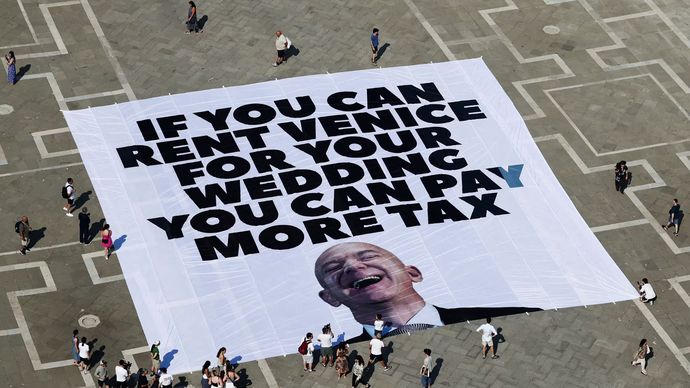 Protes Pernikahan Jeff Bezos di Venice