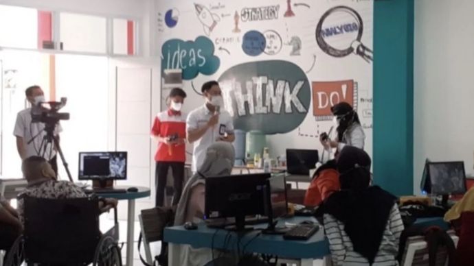 Pelatihan digital dan pendampingan bisnis terstruktur bagi pelaku UMKM penyandang disabilitas oleh Telkom melalui program &ldquo;Expendables Heroes&rdquo;.