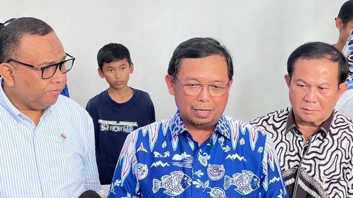 Sekjen DPP Partai Demokrat Herman Khaeron (tengah). 