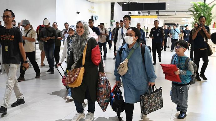 WNI dari Iran tiba di Indonesia. 