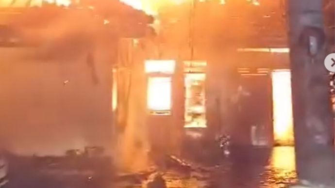 Penanganan kebakaran di jl mawar selesai pukul 03.30 wib, diturunkan 20 org petugas