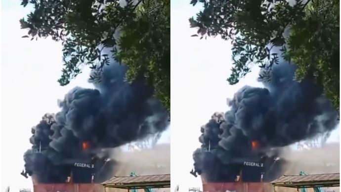 Kapal Tanker CPO Federal II di Tanjung Uncang Batam Kebakaran Hebat