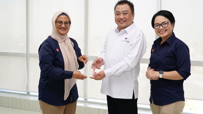 Wujudkan Pengalaman Pelanggan Terbaik, Direksi Telkom Kunjungi Pelanggan dan Tinjau Infrastruktur Digital di Surabaya Rangkaian kegiatan meliputi kunjungan dan interaksi dengan pelanggan B2B dan B2C, meninjau Data Center, serta tatap muka dengan karyawan. 
