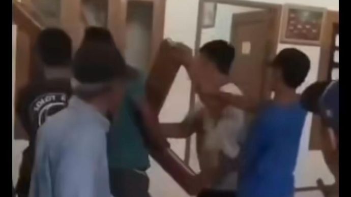 Aksi massa yang menghancurkan lokasi yang dijadikan tempat ibadah di Sukabumi. 