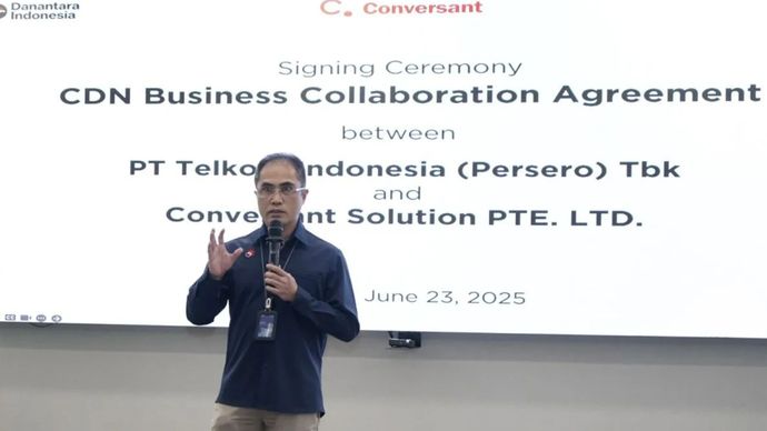  Di Telkom Landmark Tower di Jakarta pada Senin, 23 Juni 2025, Direktur Wholesale &amp; International Service Telkom Honesti Basyir memberikan sambutan pada acara penandatanganan perjanjian kerja sama penyediaan layanan Content Delivery Network as a Service (CDN as a Service/CaaS) di Indonesia antara Telkom dan Conversant. 