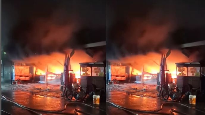 Telah terjadi kebakaran ruko di Dasana Indah, Samping Masjid Raya Nurul Huda / Depan Alfamart, Bojong Nangka Kec. Kelapa Dua Kab. Tangerang, Selasa dini hari (1/7/25).