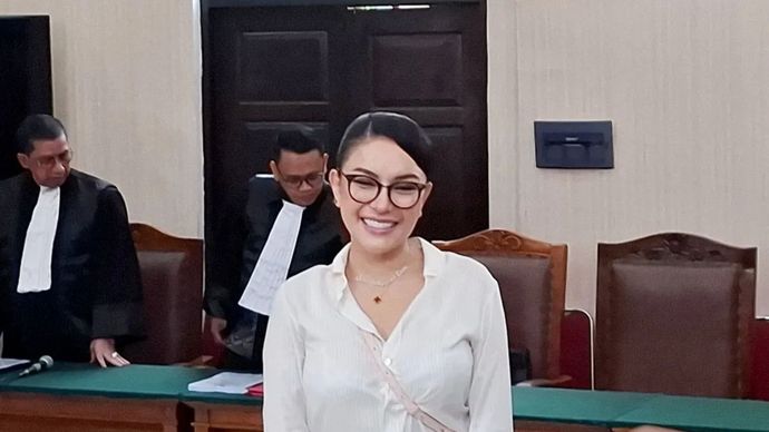 Selasa, 1 Juli 2025, Nikita Mirzani menghadiri sidang eksepsi atau nota keberatan terkait kasus pemerasan dan pengancaman bos perawatan kulit (skincare), Reza Gladys, di Pengadilan Negeri Jakarta Selatan.