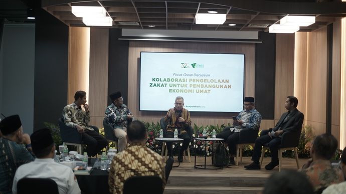 Dalam rangka memperingati milad ke-32, Dompet Dhuafa (DD) hari ini menyelenggarakan Focus Group Discussion (FGD) bertema &ldquo;Kolaborasi Pengelolaan Zakat untuk Pembangunan Ekonomi Umat&rdquo; bertempat di Sasana Budaya, Gedung Filantropi Dompet Dhuafa, Ragunan, Jakarta Selatan. 