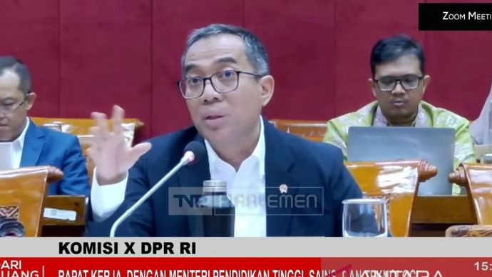 Tangkapan layar: Menteri Pendidikan Tinggi, Sains, dan Teknologi Brian Yuliarto menghadiri Rapat Kerja dengan Komisi X DPR RI di Jakarta, Rabu, 2 Juli 2025. 