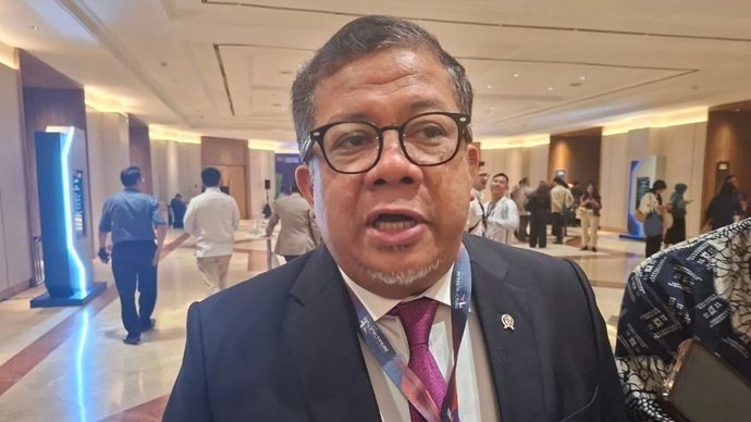  Fahri Hamzah, Wakil Menteri Perumahan dan Kawasan Permukiman (PKP).
