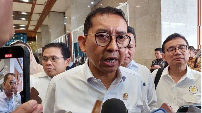 Arsip foto -  Jakarta, Rabu, 7 Juli. Menteri Kebudayaan Fadli Zon ketika dijumpai oleh media di Gedung Nusantara 1 Kompeks Parlemen, Senayan, Jakarta. 