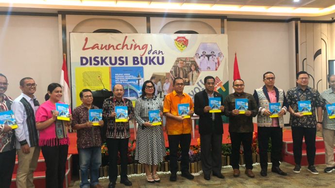 Gubernur Nusa Tenggara Timur (NTT), Emanuel Melkiades Laka Lena, bersama Wakil Gubernur Jhoni Asodima secara resmi meluncurkan buku berjudul 