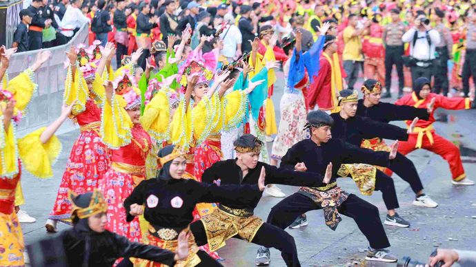 Pemprov DKI Tampilkan 7.000 Pesilat dan Penari di Bundaran HI