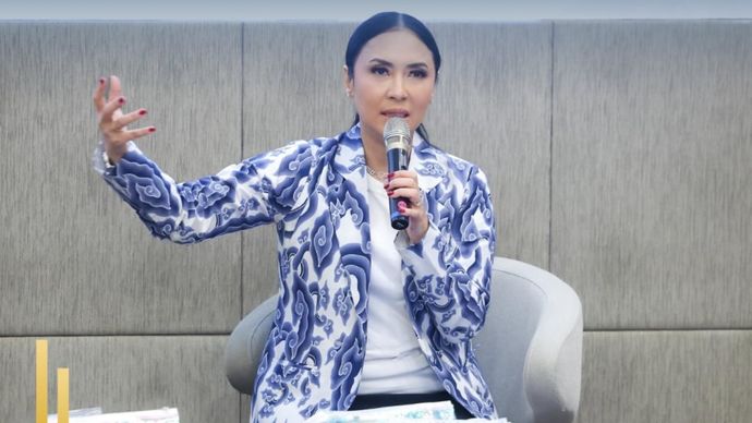 Istri Menteri Usaha Mikro kecil dan Menengah (UMKM) Maman Abdurrahman, Agustina Hastarini buka suara terkait beredarnya dokumen permohonan fasilitas ke Eropa yag beredar di media sosial. 
