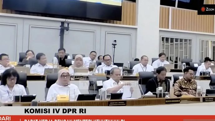Tangkapan layar: Raja Juli Antoni menhut dalam rapat kerja dengan Komisi IV DPR RI di Jakarta pada Selasa, 8 Juli 2025.